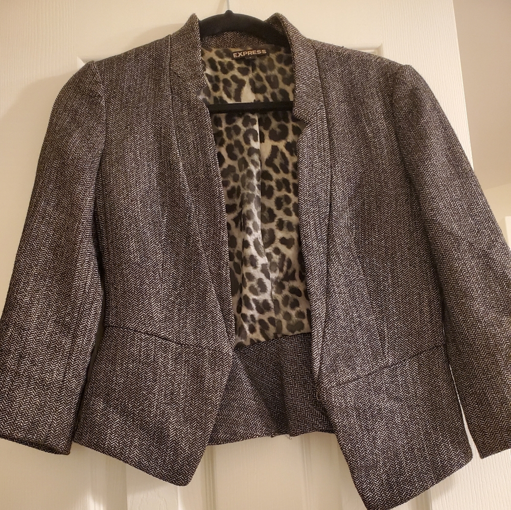Quarter sleeve blazer